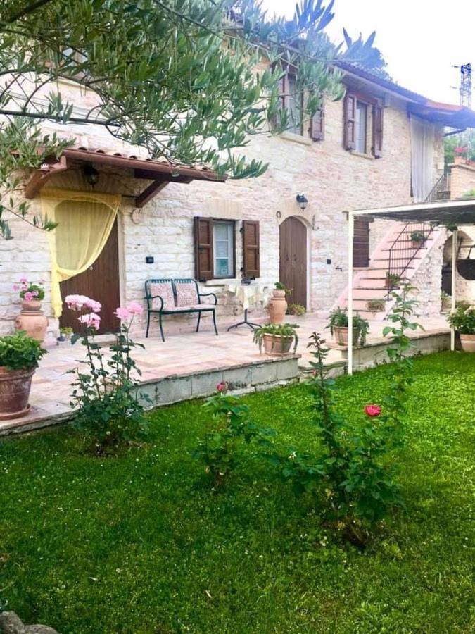 B&B Il Poggetto Serra SantʼAbbondio 外观 照片