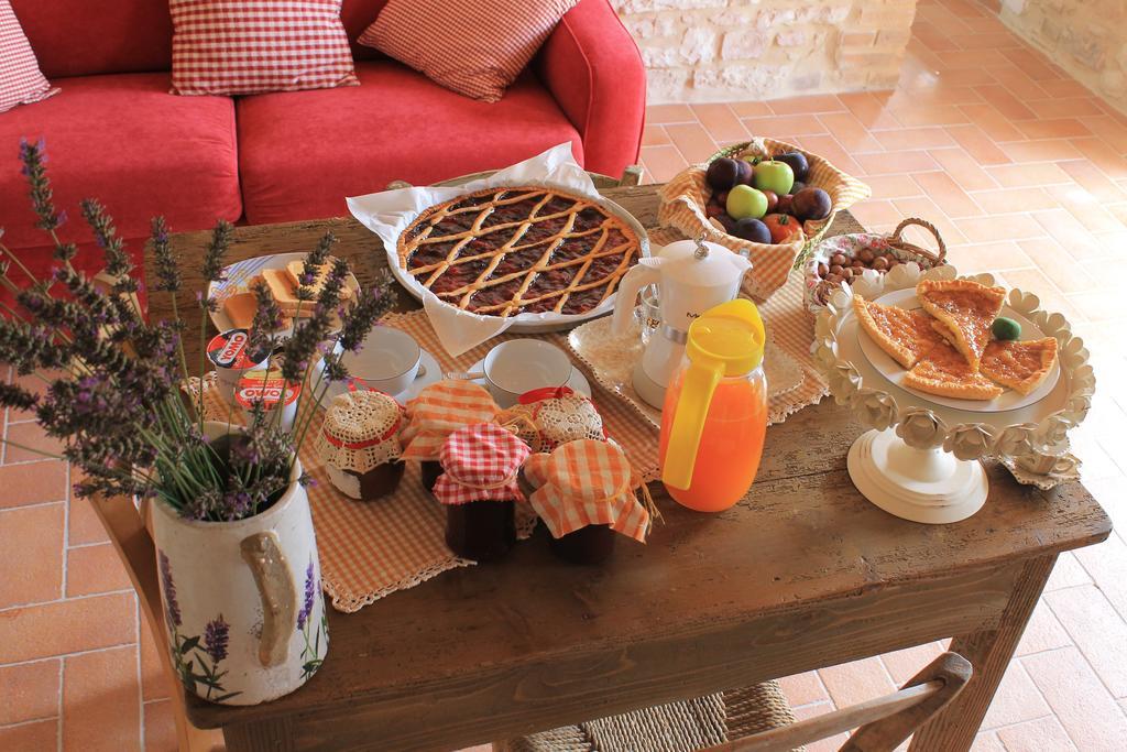 B&B Il Poggetto Serra SantʼAbbondio 外观 照片