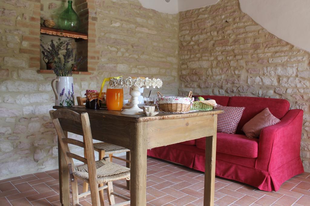 B&B Il Poggetto Serra SantʼAbbondio 外观 照片