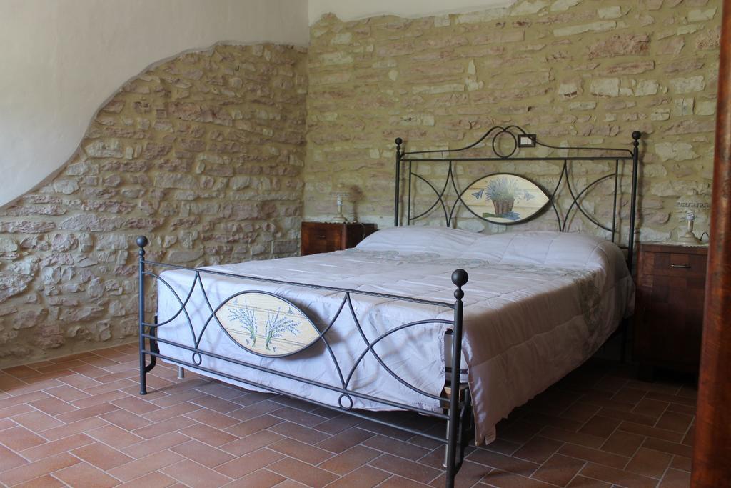 B&B Il Poggetto Serra SantʼAbbondio 客房 照片