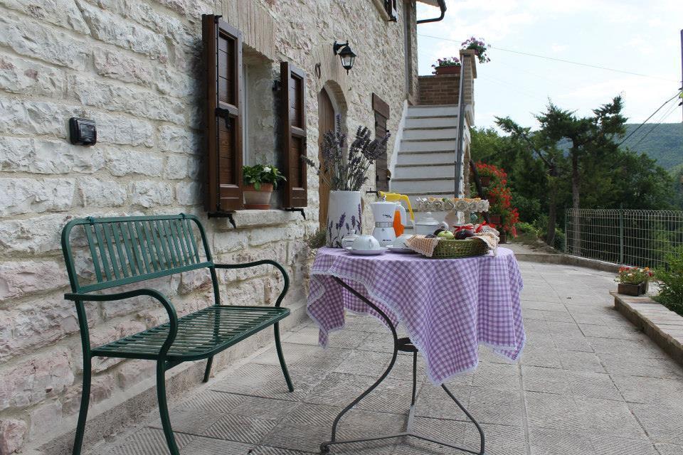 B&B Il Poggetto Serra SantʼAbbondio 外观 照片