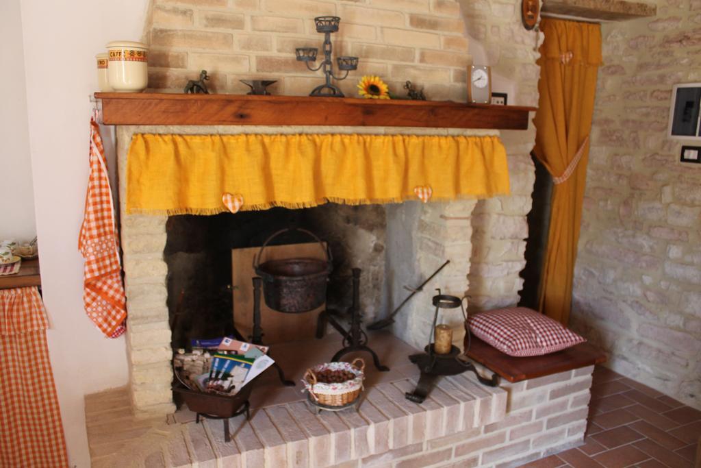 B&B Il Poggetto Serra SantʼAbbondio 外观 照片