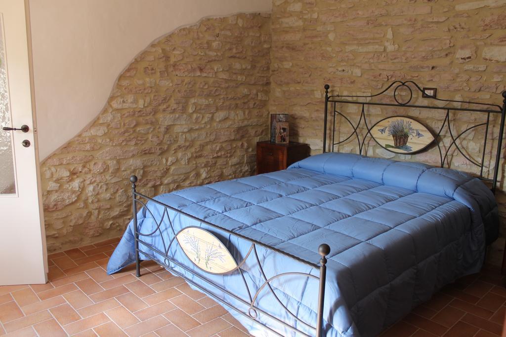 B&B Il Poggetto Serra SantʼAbbondio 客房 照片